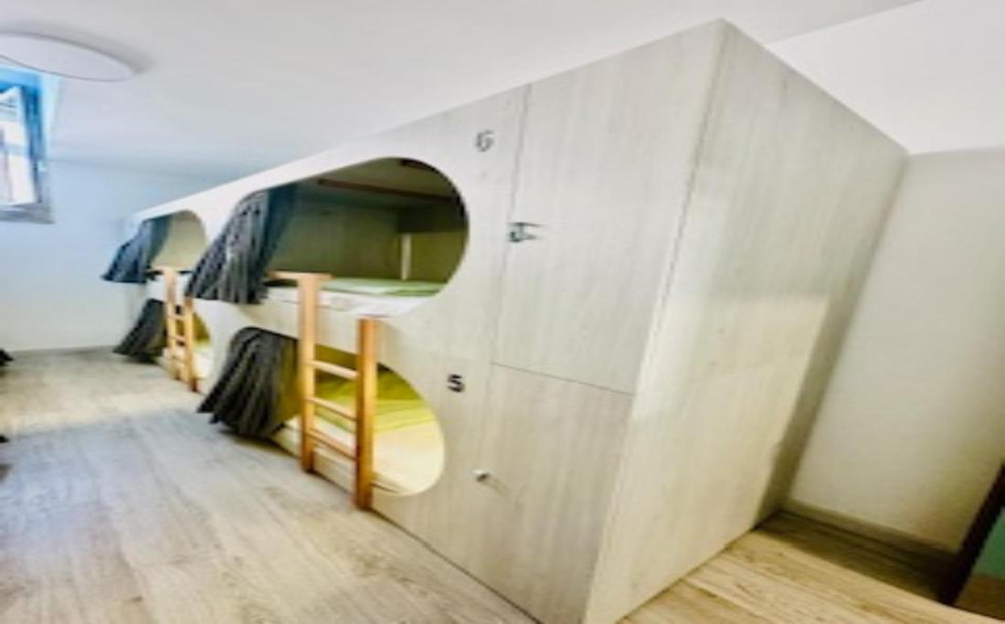 Fantasy Hostel Porto Luaran gambar