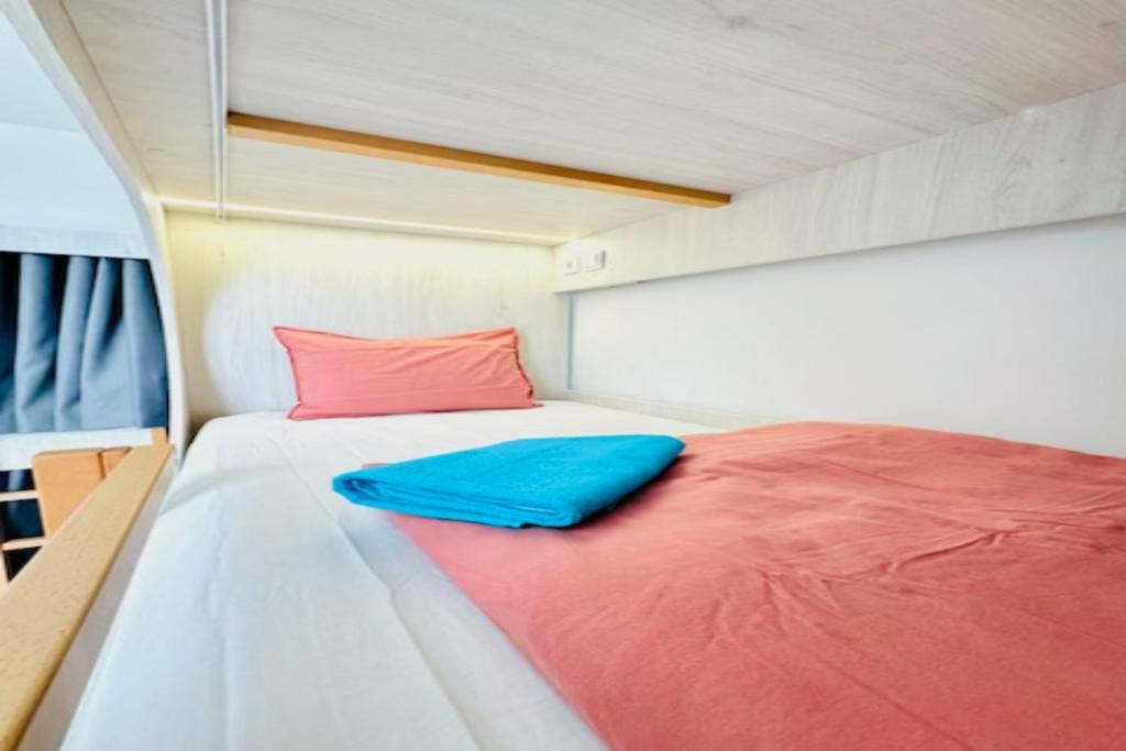 Fantasy Hostel Porto Luaran gambar