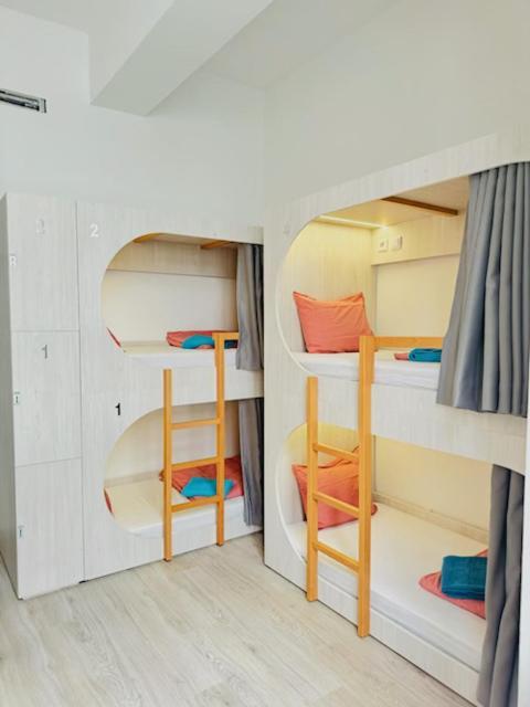 Fantasy Hostel Porto Luaran gambar